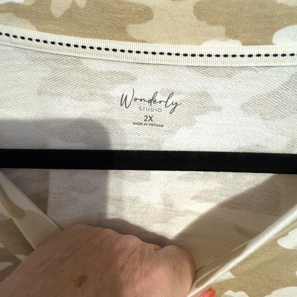NWOT   NEUTRAL CAMO PRINT TOP  PLUS SIZE: 2X   #X - Picture 8 of 9